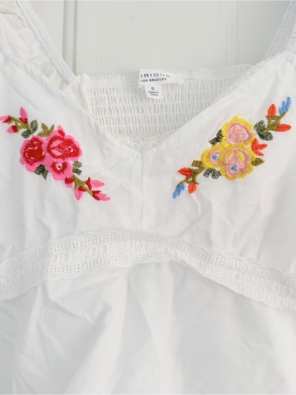 NWT White Embroidered Floral Peasant Top. Kirious Los Angeles. Sz S - Picture 3 of 7
